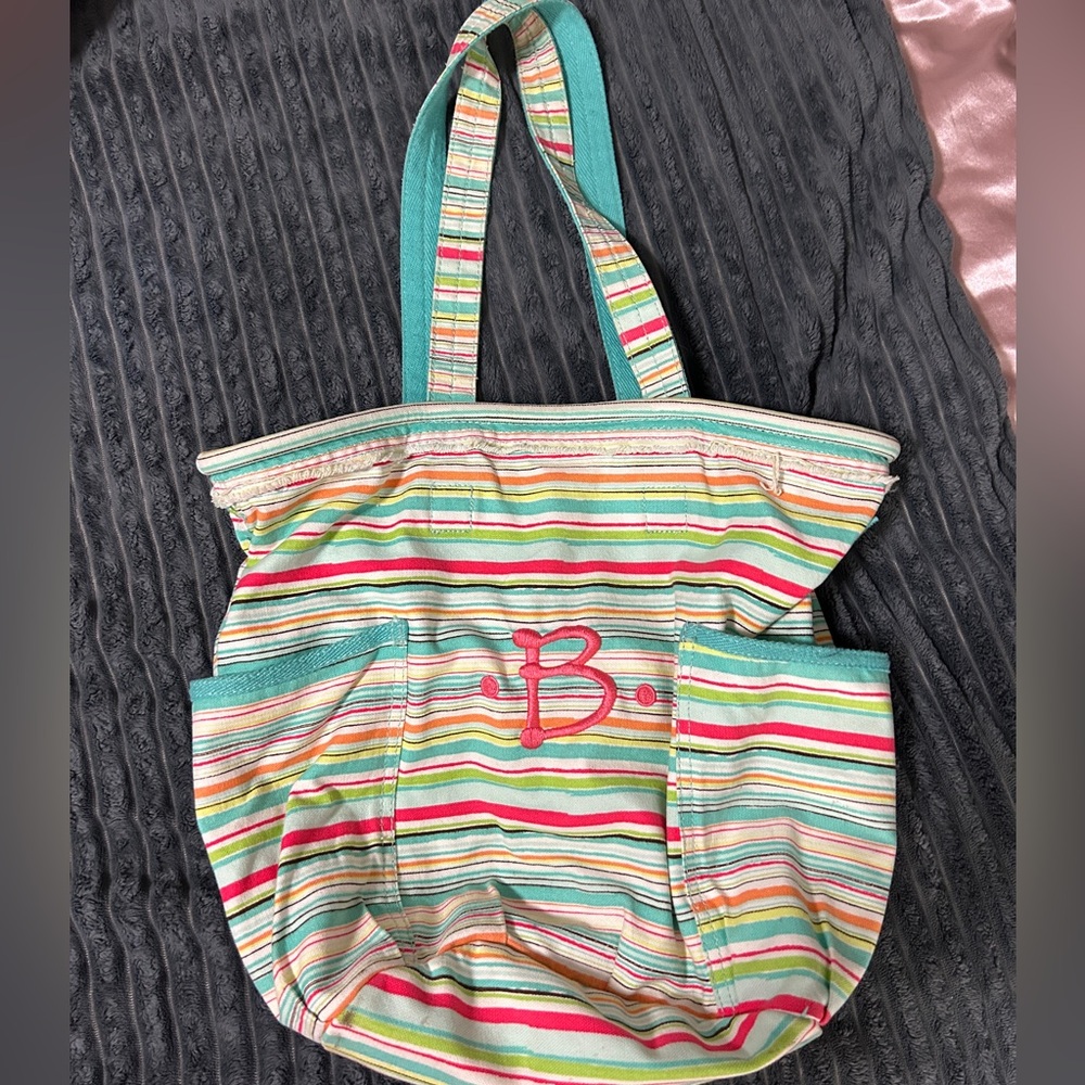 ThirtyOne Retro Metro bag. Embroidered with a pink “B”